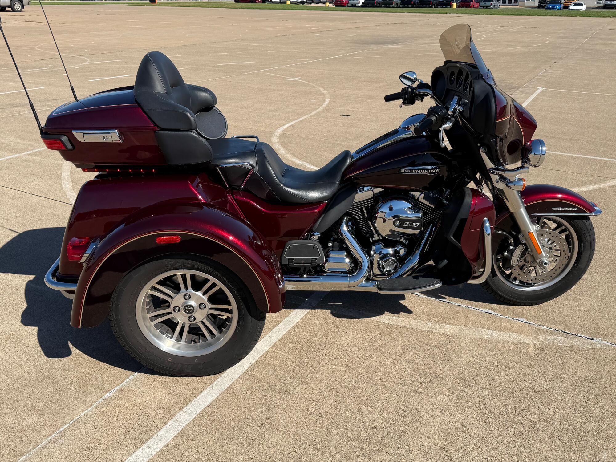 2014 Harley-Davidson Tri Glide Ultra ULTRA CLASSIC in Clinton, IA