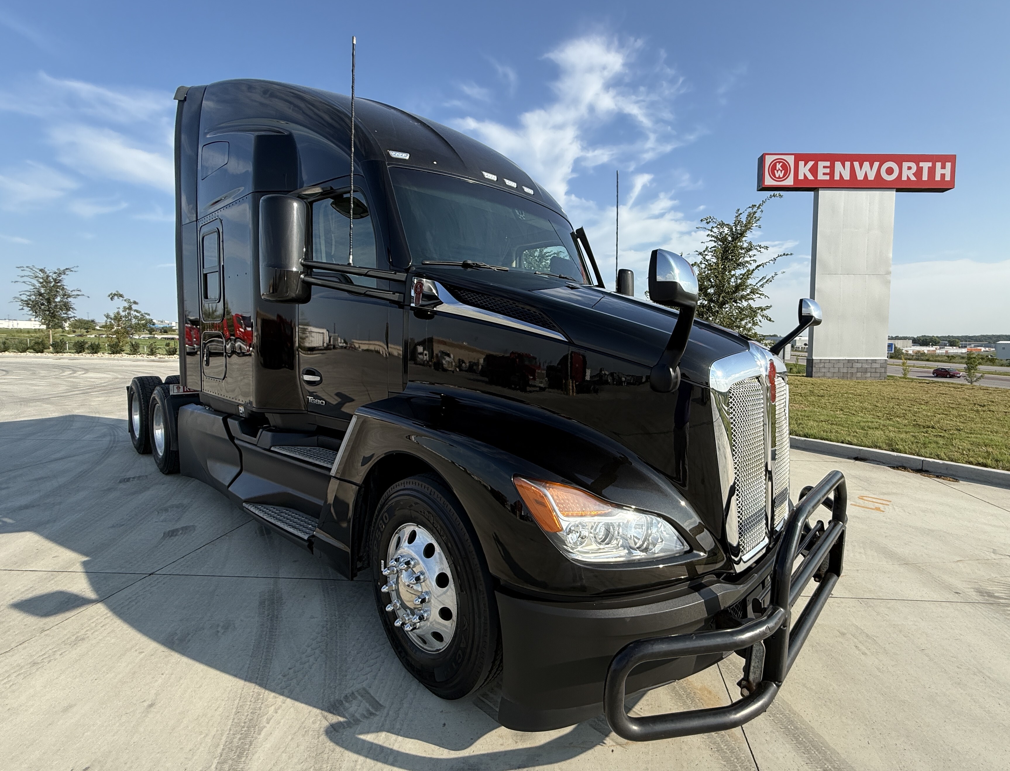 2023 KENWORTH T680 in Des Moines, IA