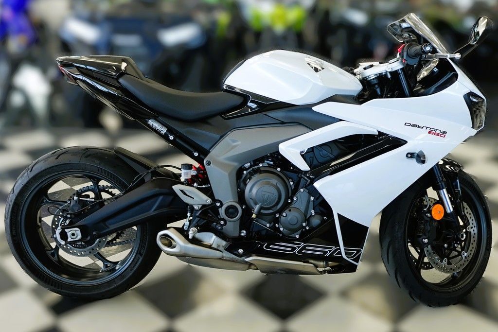 2025 Triumph Daytona 660 Snowdonia White/Sapphire Black 660 in Rapid City, SD