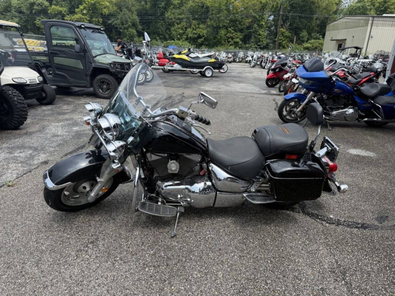 A photo of this 2000 Suzuki VL1500Y