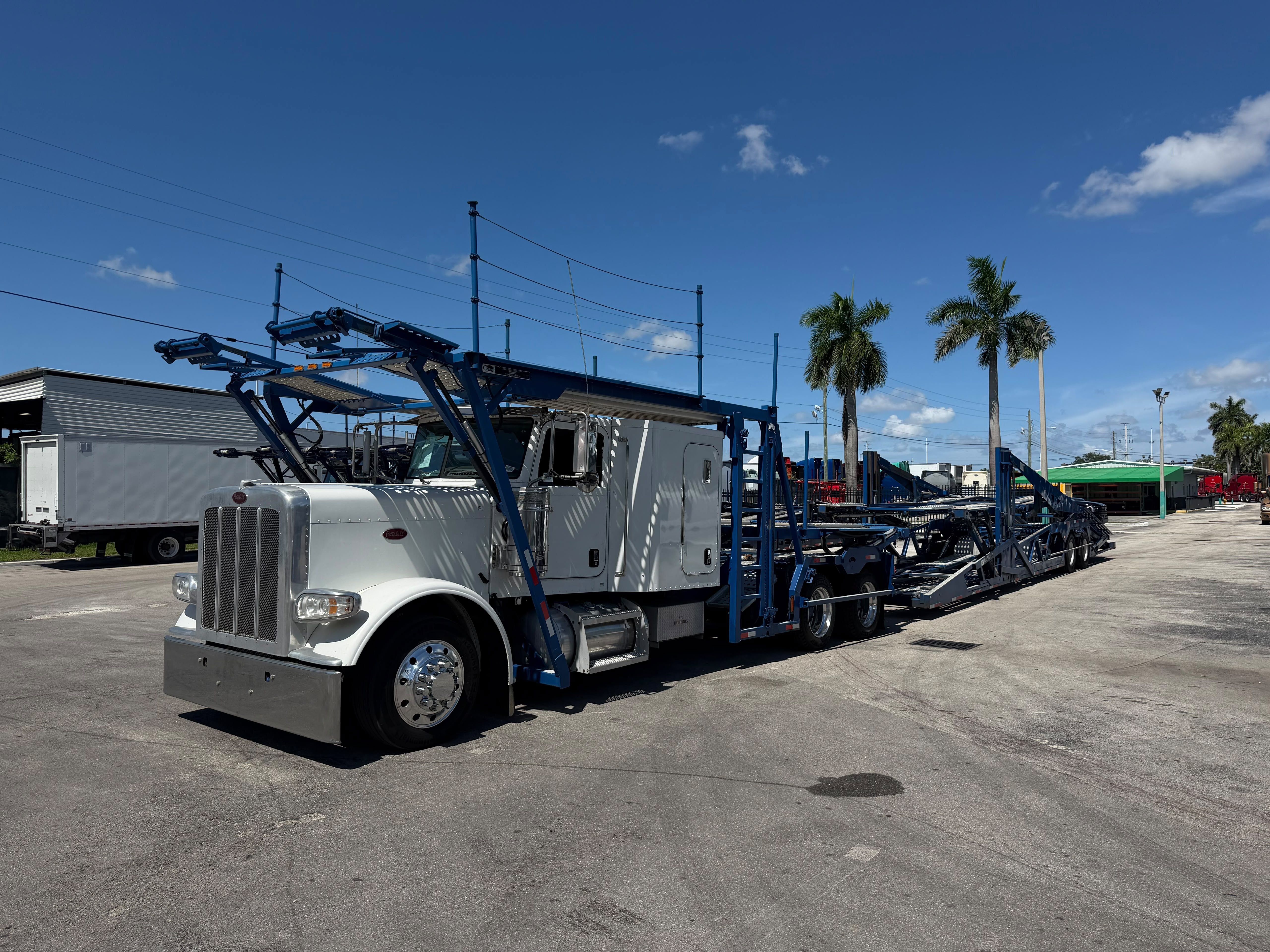 2012 PETERBILT 388 in Miami, FL