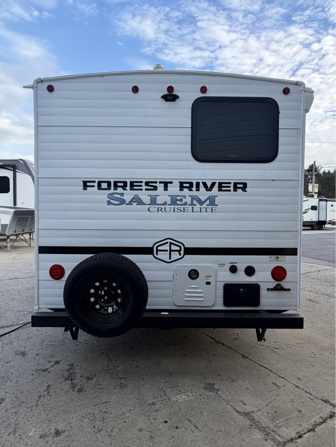 A photo of this 2025 Forest River Salem Cruise Lite 261BHXL
