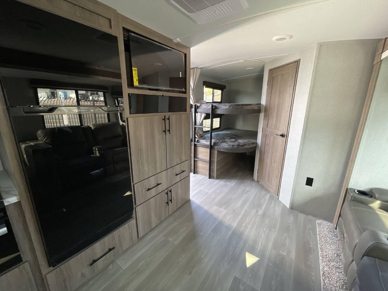 A photo of this 2025 Grand Design Imagine 2800BH