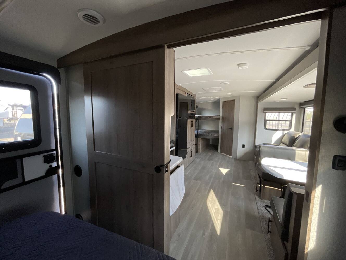 A photo of this 2025 Grand Design Imagine 2800BH