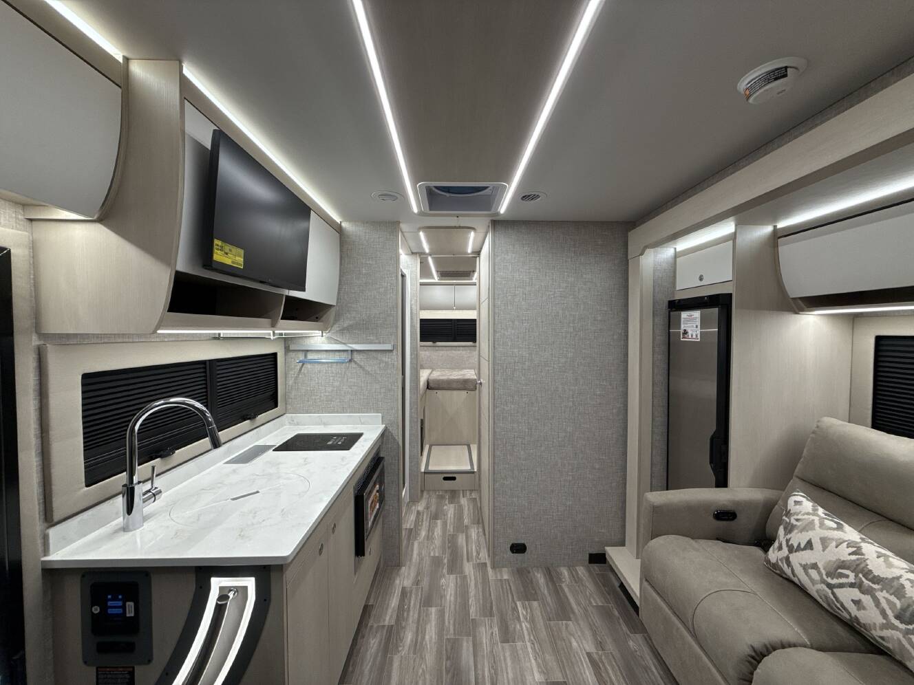 A photo of this 2026 Tiffin WAYFARER 25XLW