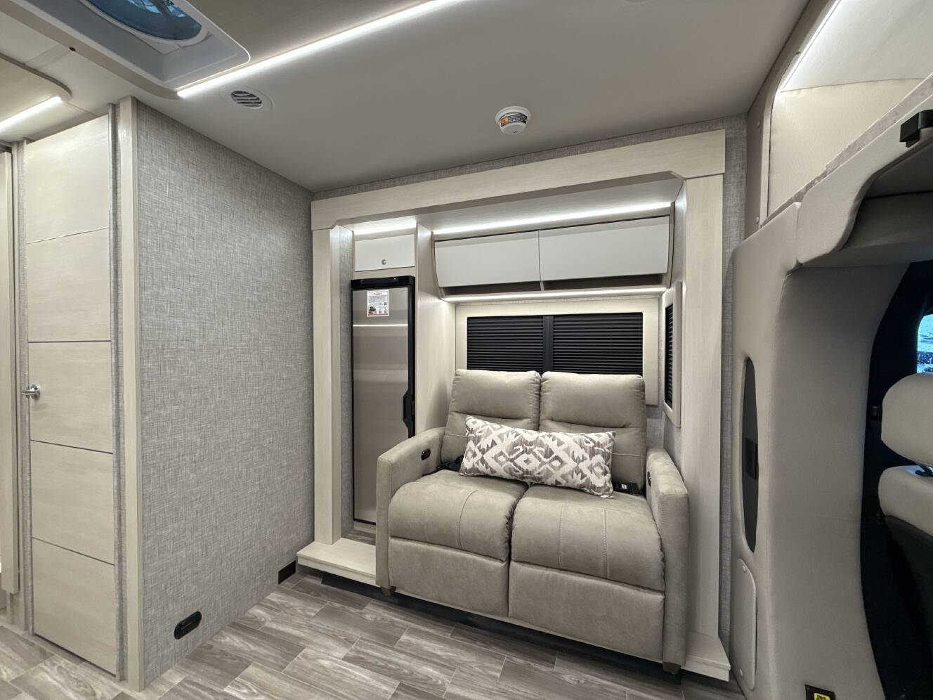 A photo of this 2026 Tiffin WAYFARER 25XLW