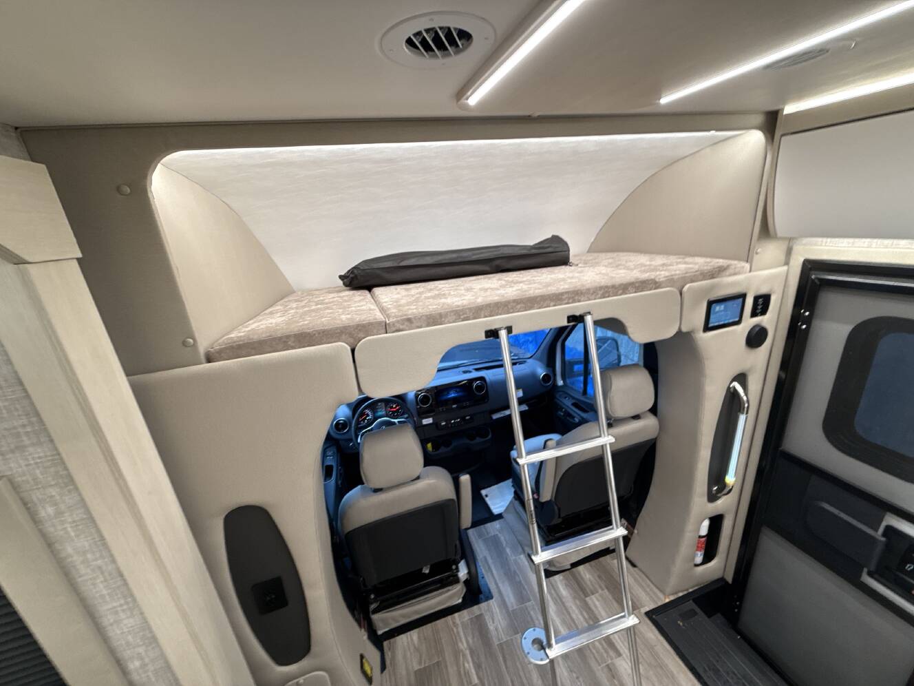 A photo of this 2026 Tiffin WAYFARER 25XLW