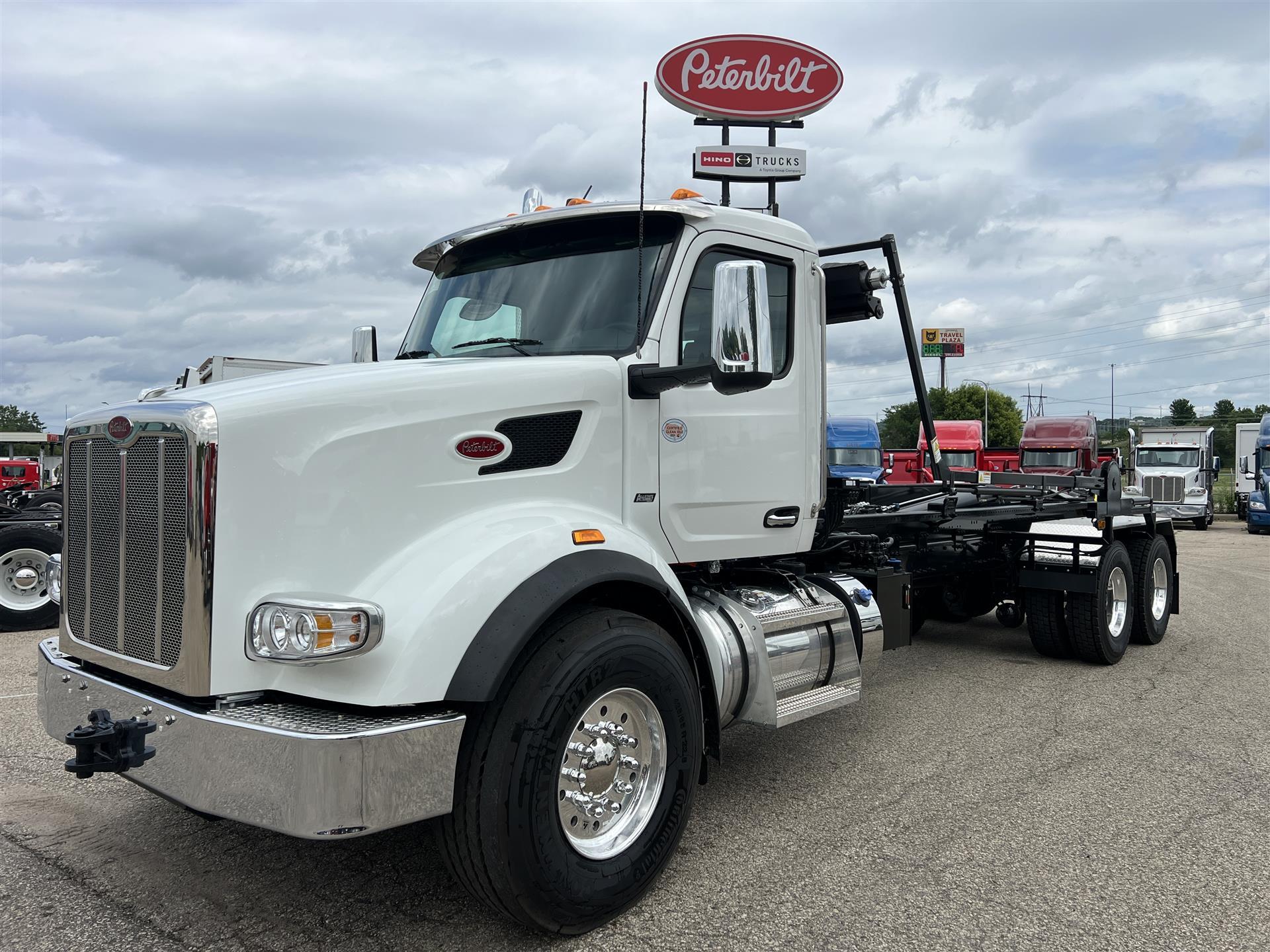 2027 Peterbilt 567 in South Saint Paul, MN