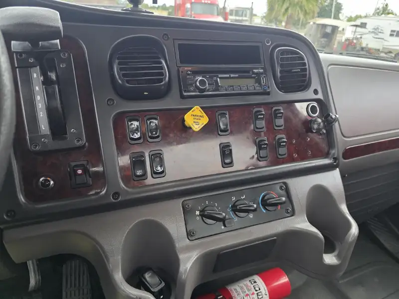 2022 FREIGHTLINER BUSINESS CLASS M2 106