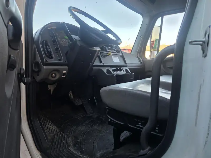 2022 FREIGHTLINER BUSINESS CLASS M2 106
