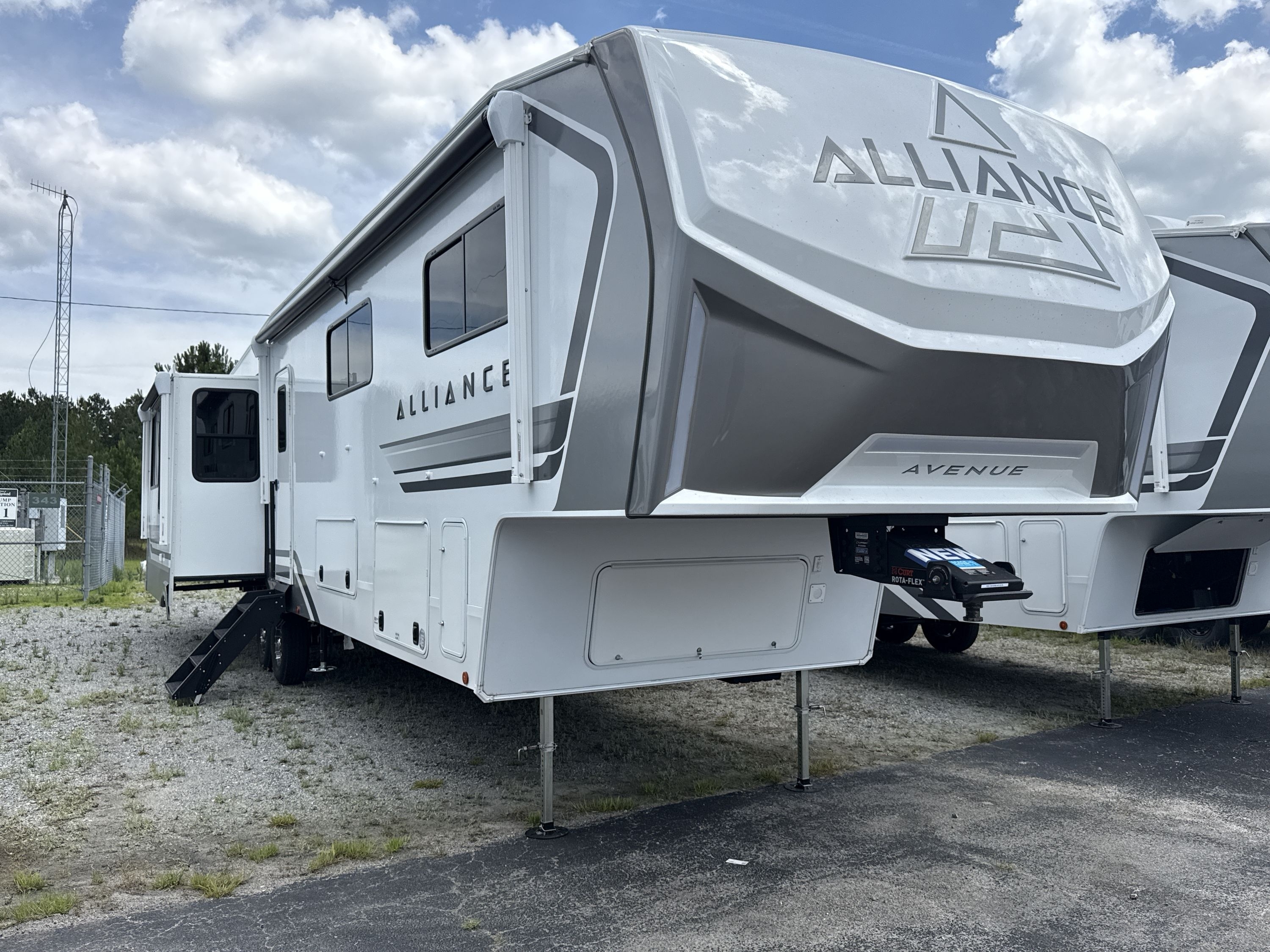 2027 Alliance AVENUE 39MBR in ridgeland SC