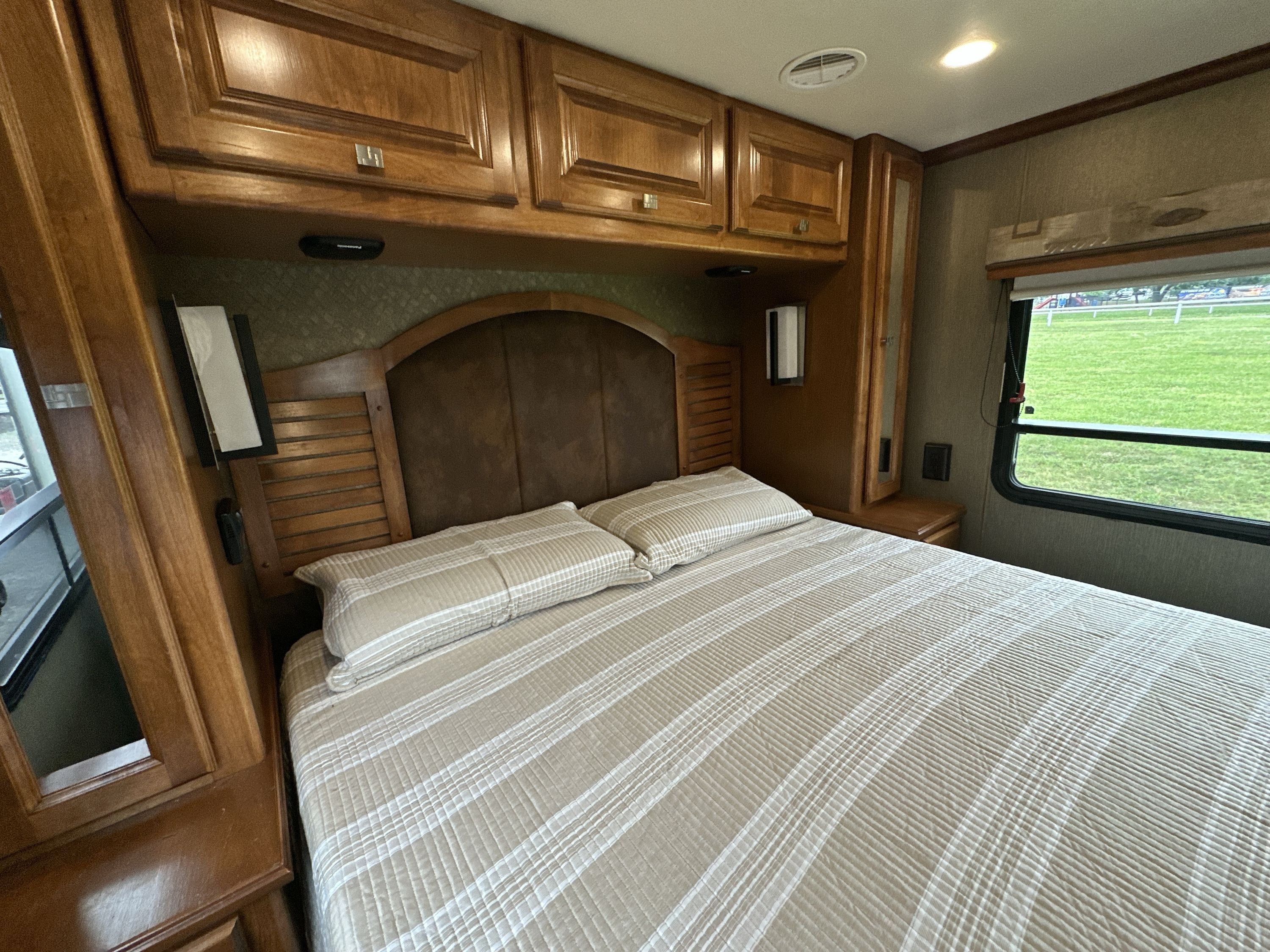 Used 2013 Tiffin Allegro Breeze 32BR For Sale in Concord, NC