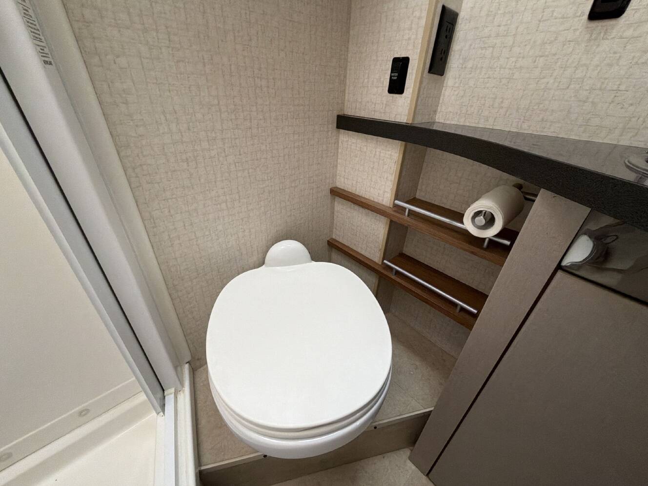 A photo of this 2015 Itasca NAVION 24V