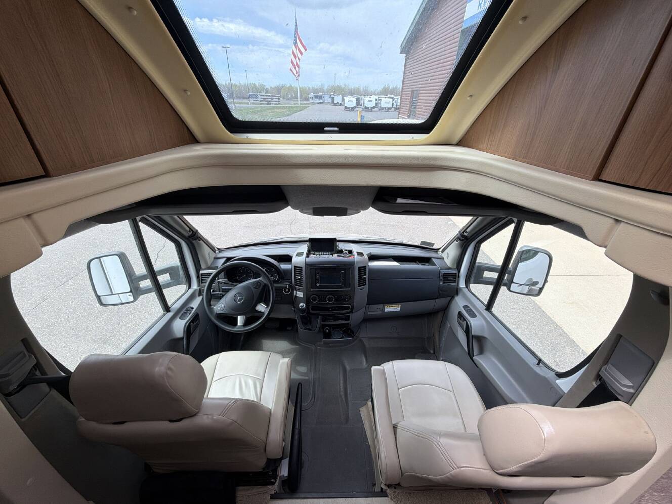 A photo of this 2015 Itasca NAVION 24V