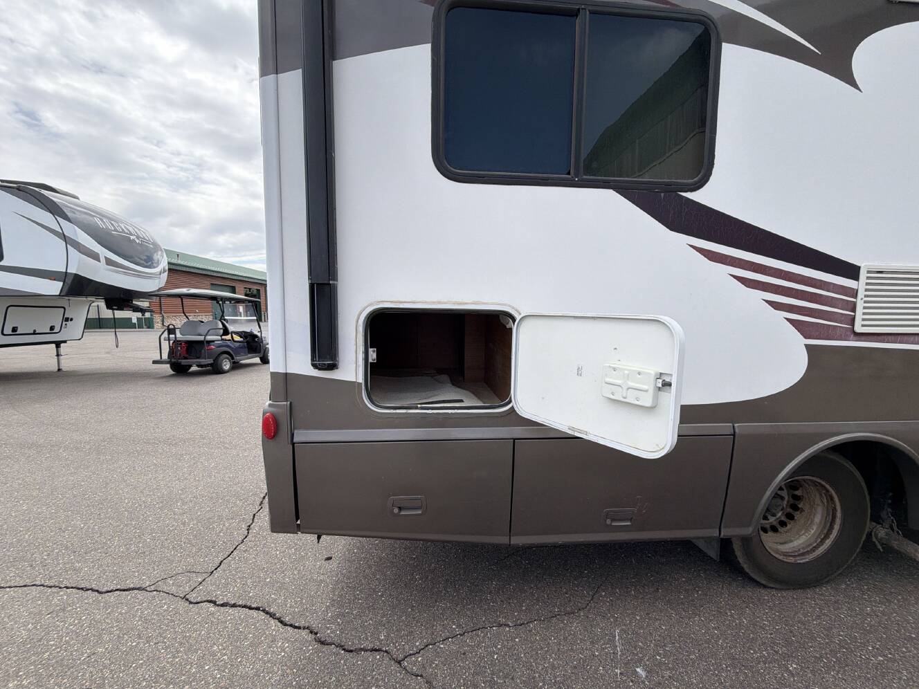 A photo of this 2015 Itasca NAVION 24V