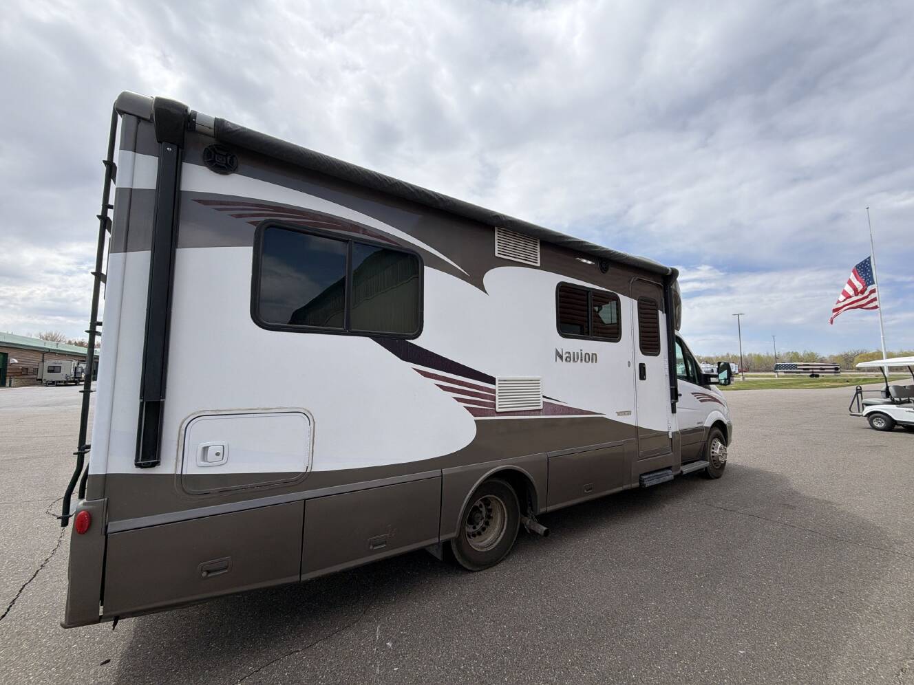 A photo of this 2015 Itasca NAVION 24V