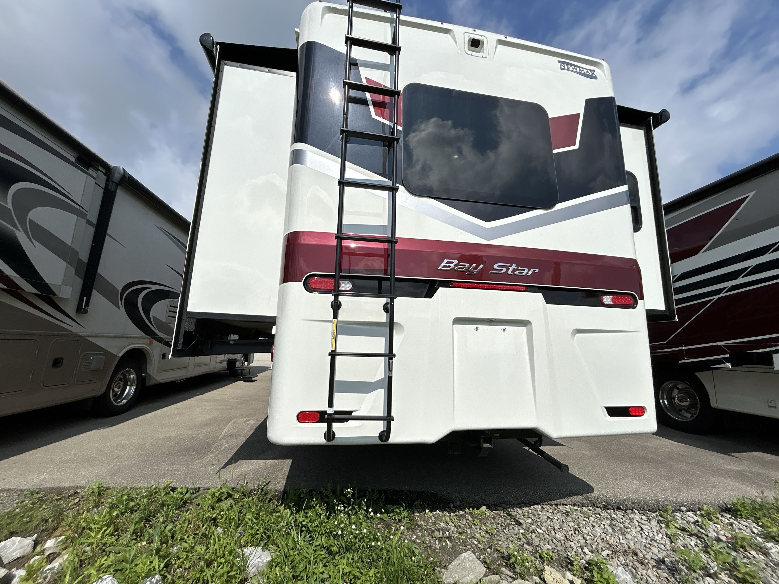 2027 Newmar BAY STAR 3114 in greenfield IN