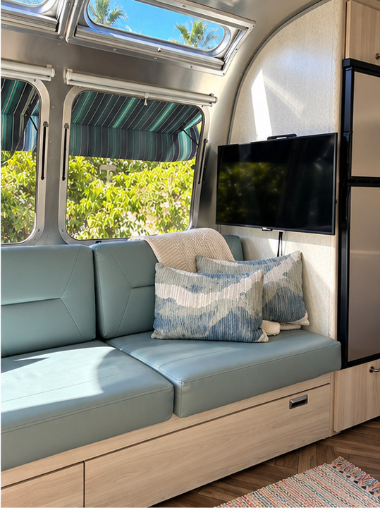 2021 Airstream INTERNATIONAL 25FB in laguna beach CA
