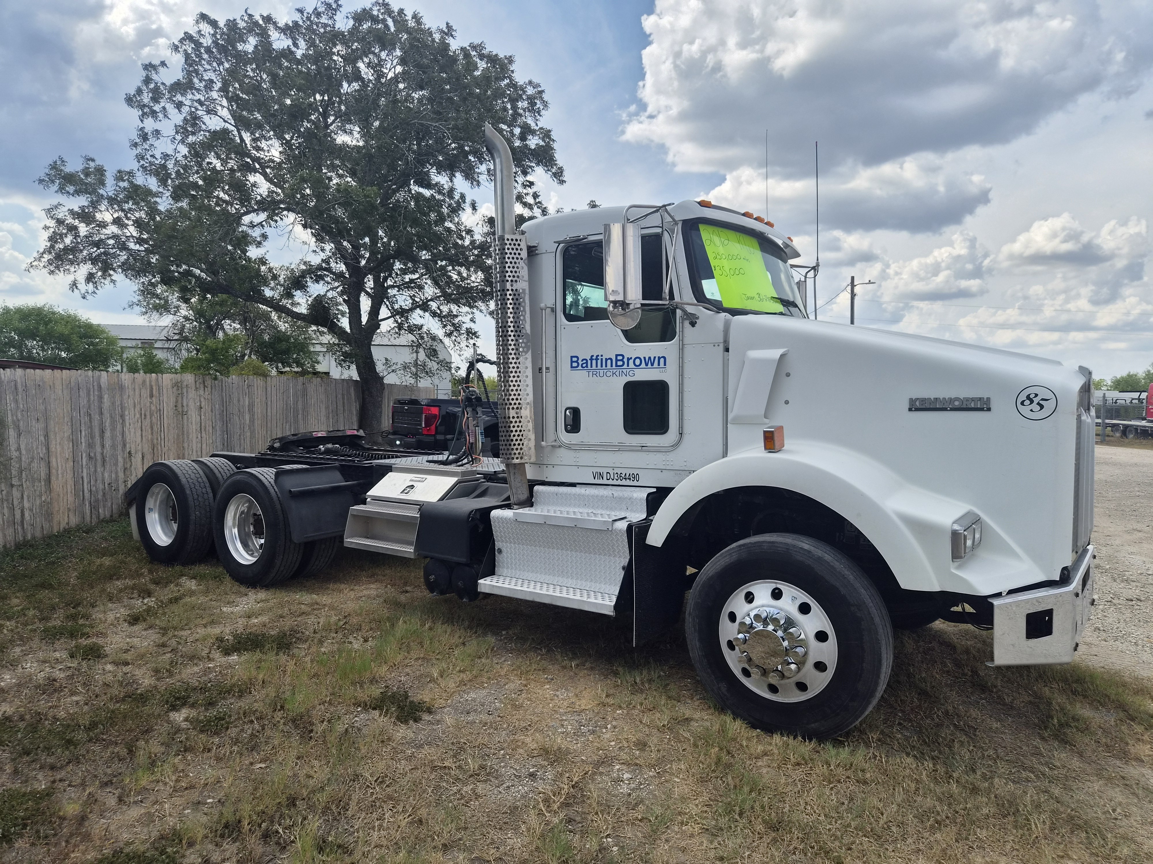 2012 KENWORTH T800 in Pleasanton, TX