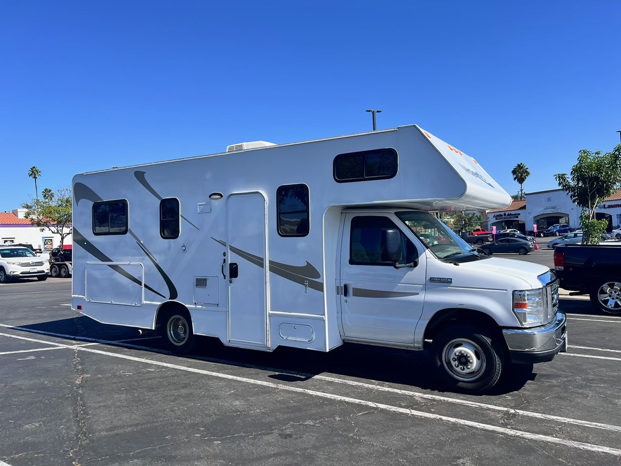 2020 Thor Motor Coach FOUR WINDS MAJESTIC 23A in san diego CA
