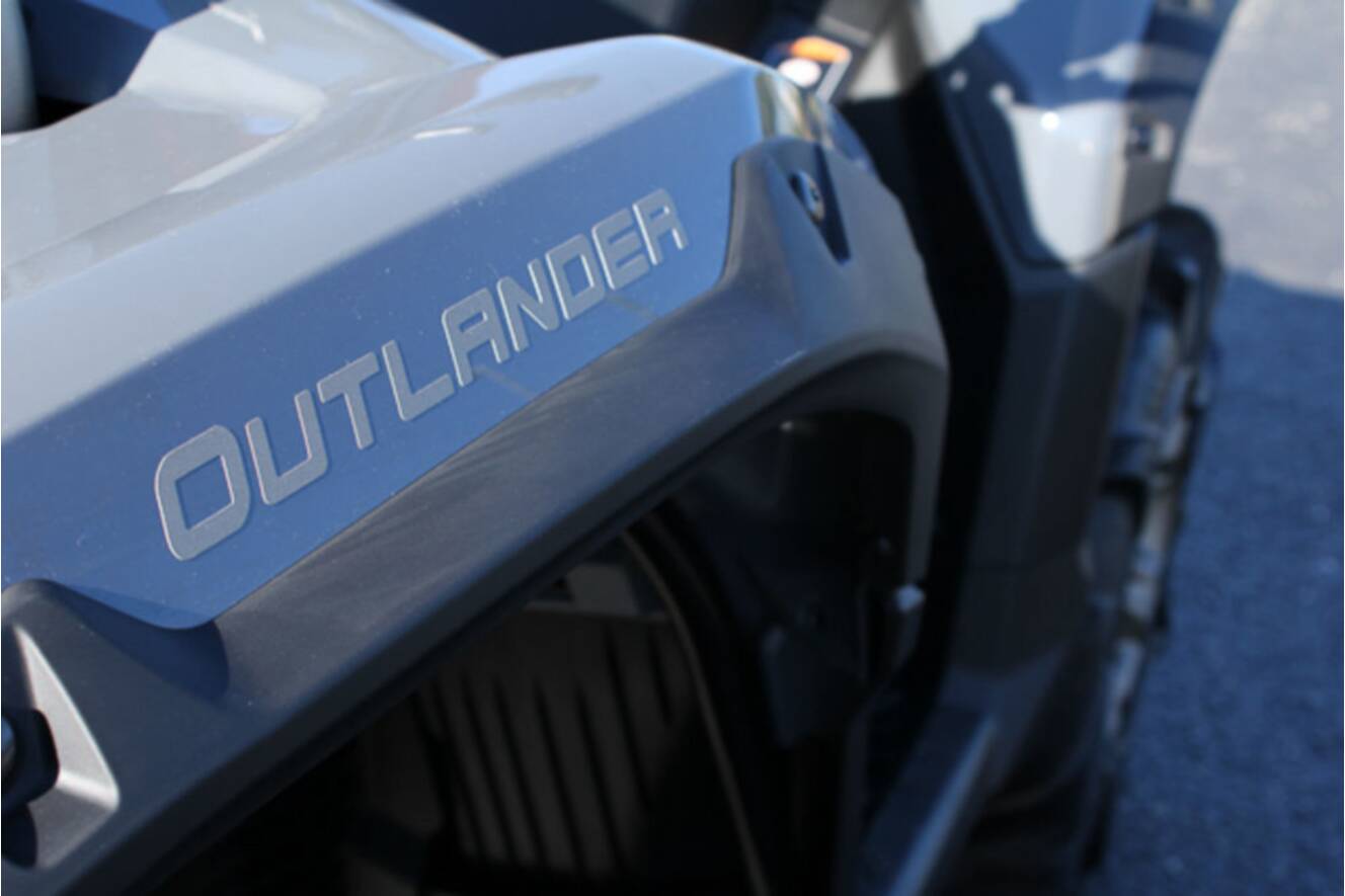 A photo of this 2026 Can-Am Outlander X Mr 850