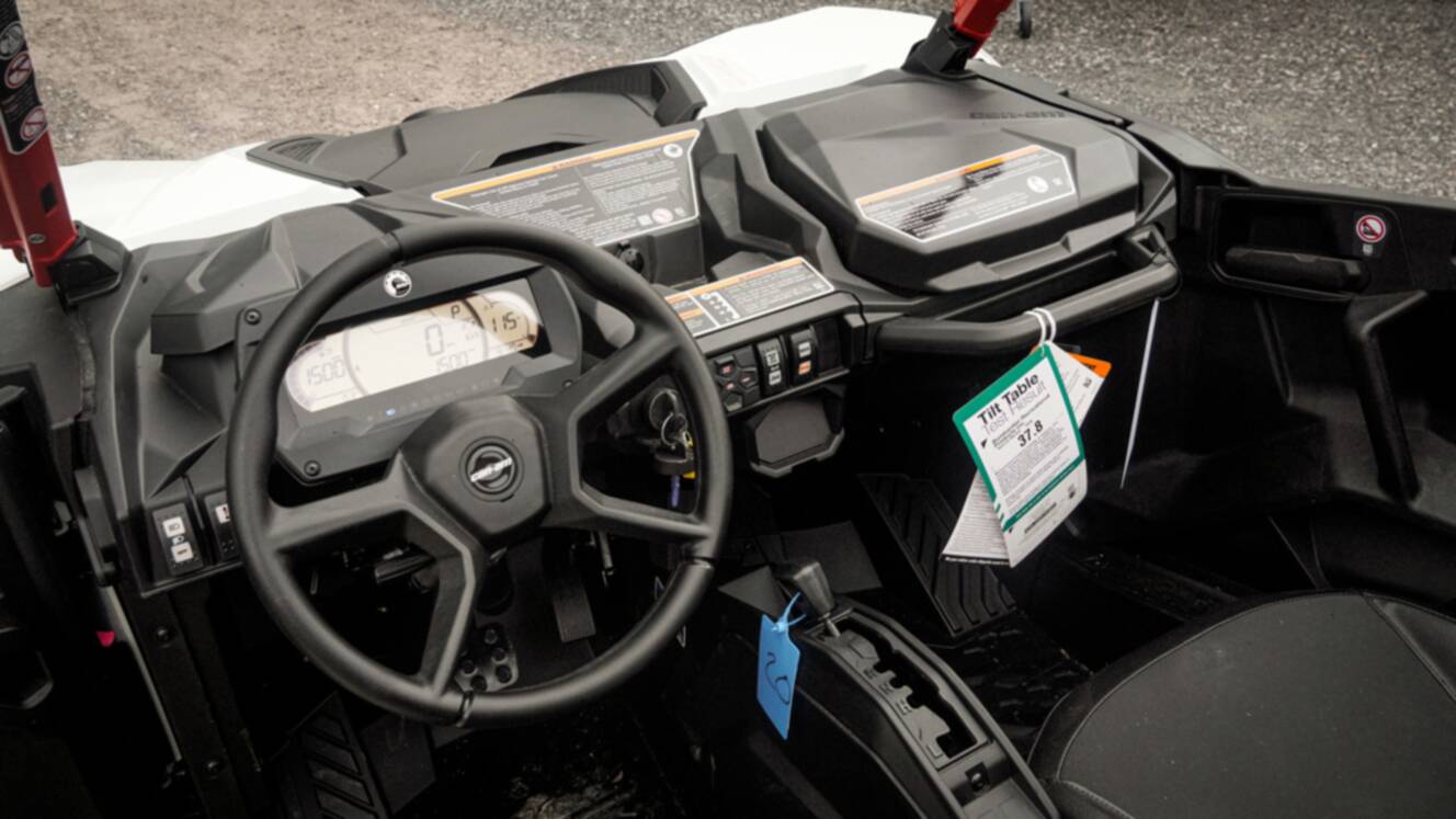 A photo of this 2026 Can-Am Maverick Sport X Rc 1000R