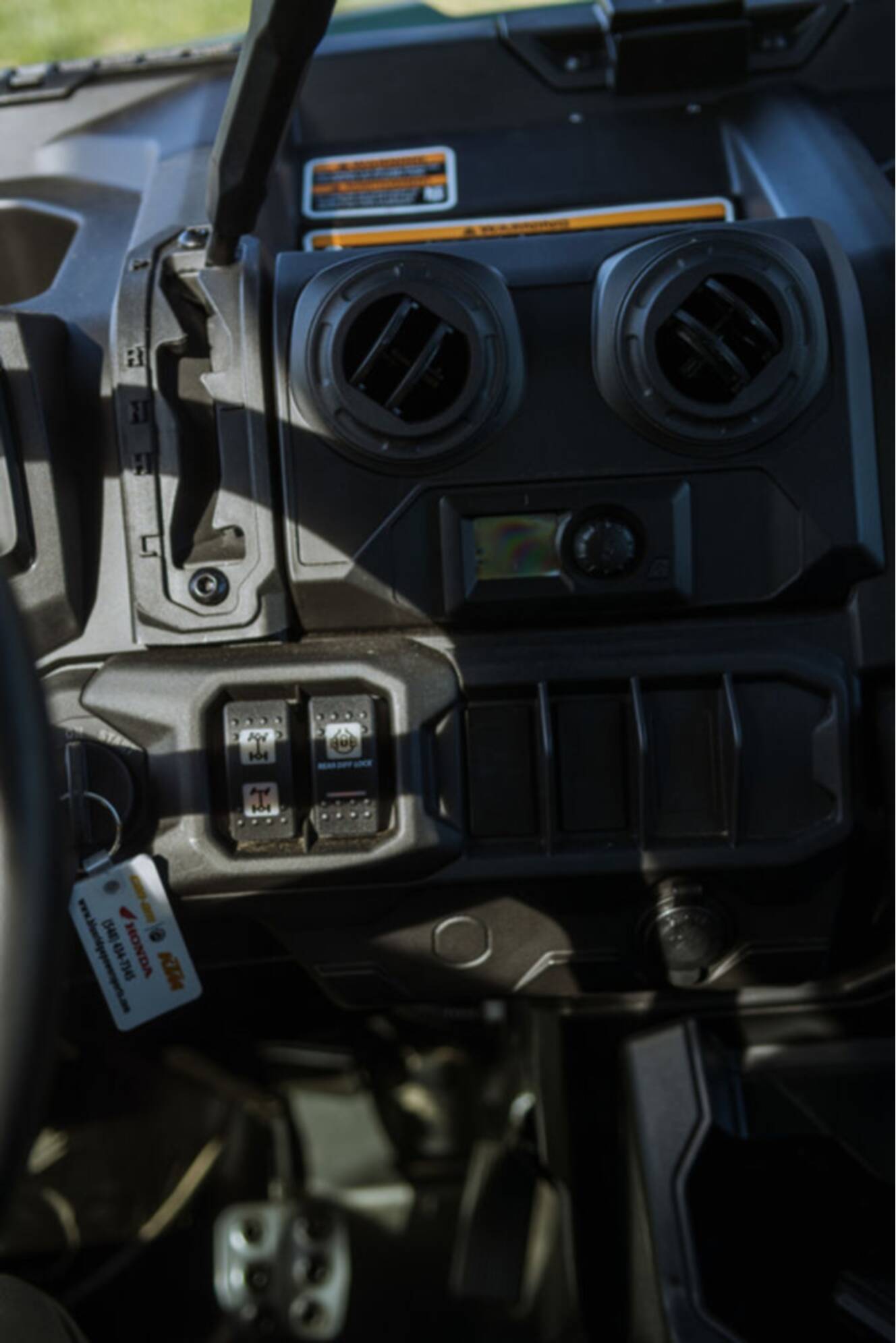 A photo of this 2026 Can-Am Defender MAX DPS CAB HD10