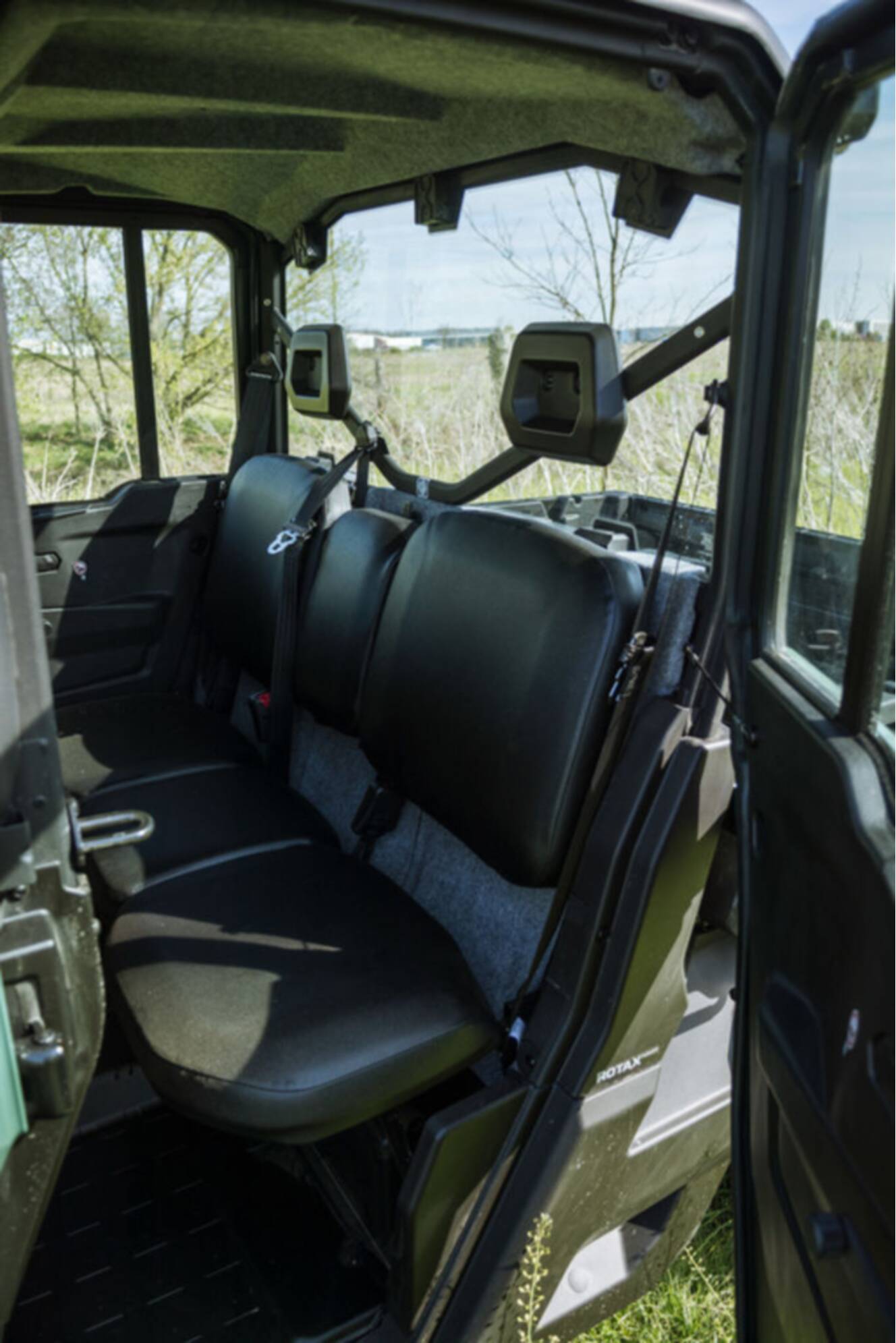 A photo of this 2026 Can-Am Defender MAX DPS CAB HD10