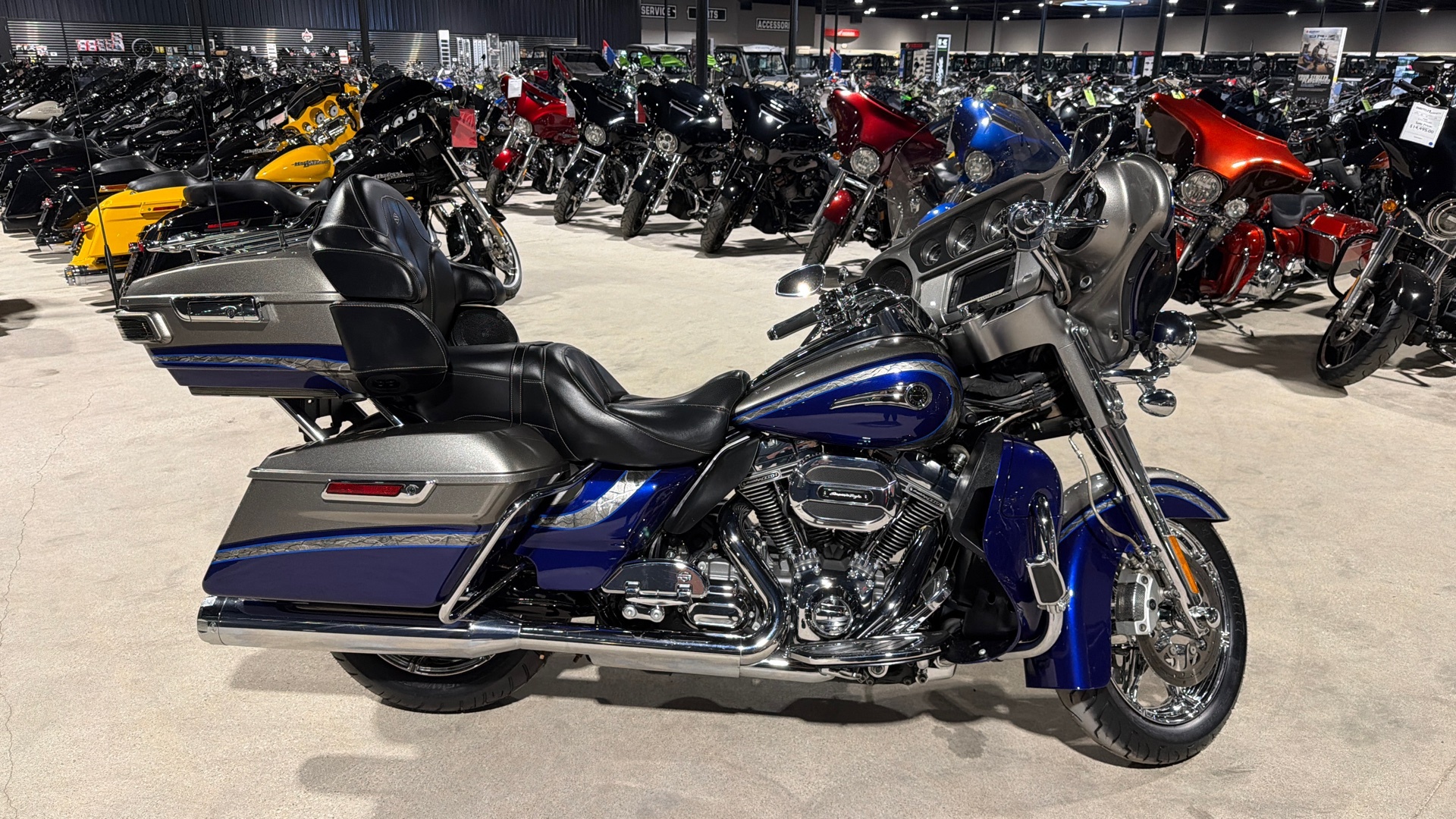 2016 Harley-Davidson® Electra Glide® Ultra Limited CVO ULTRA LIMITED in Fremont, OH