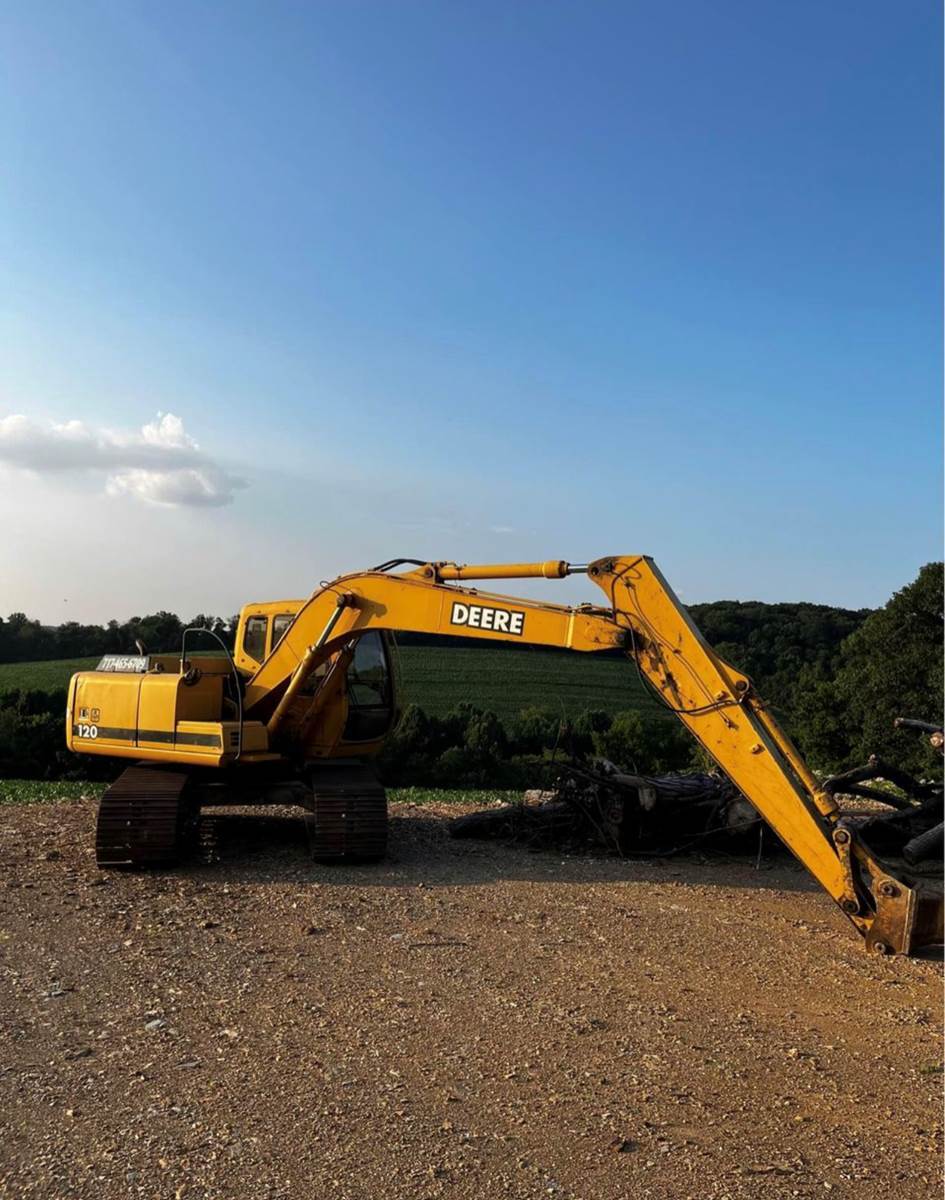 2003 John Deere 120 in Wayne, MI