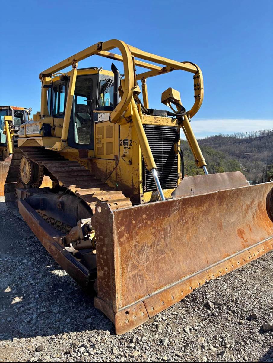 2003 Caterpillar D6R in Belleville, MI