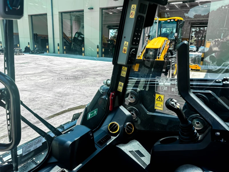 2026 JCB 3TS-8T