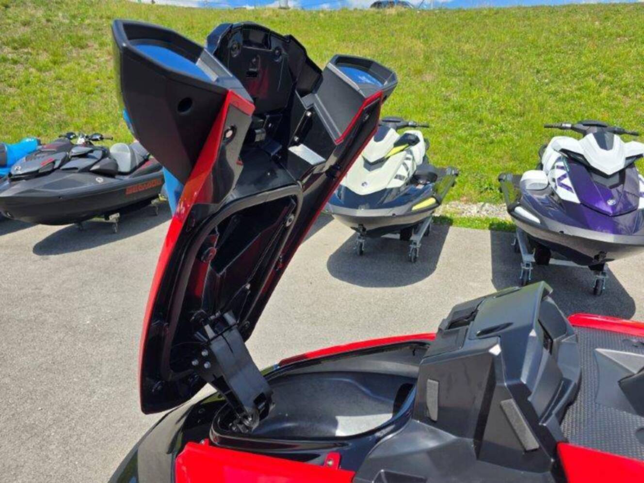 A photo of this 2026 Yamaha Waverunner VX Deluxe w/ Audio