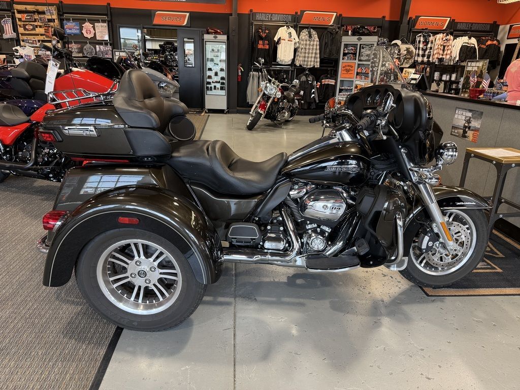 2020 Harley-Davidson® FLHTCUTG - Tri Glide® Ultra ULTRA CLASSIC in Omaha, NE