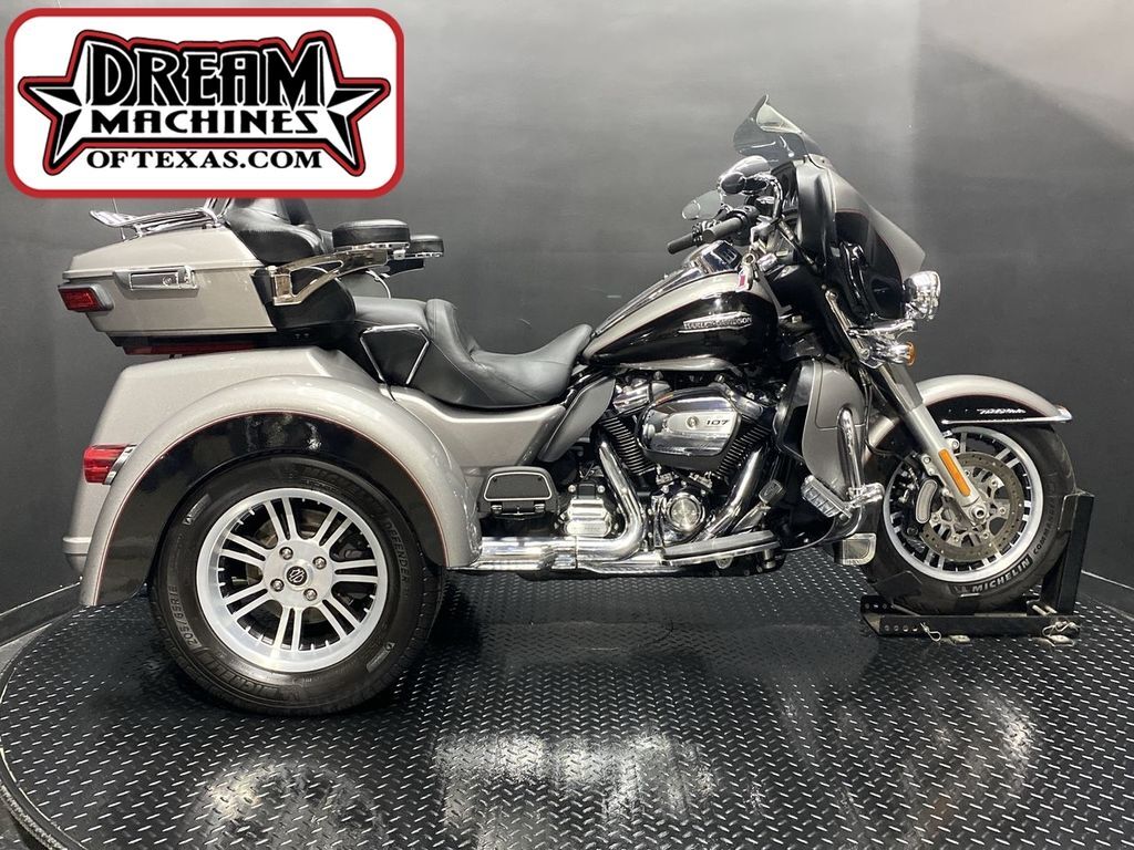 2017 Harley-Davidson® FLHTCUTG - Tri Glide® Ultra ULTRA CLASSIC in Farmers Branch, TX
