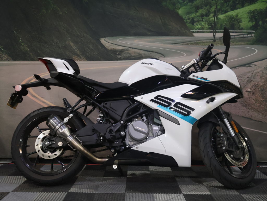 2024 CFMOTO 300SS SS in Chatsworth, CA