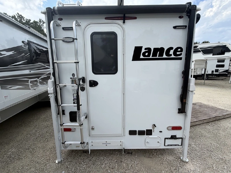 2027 LANCE LANCE 825