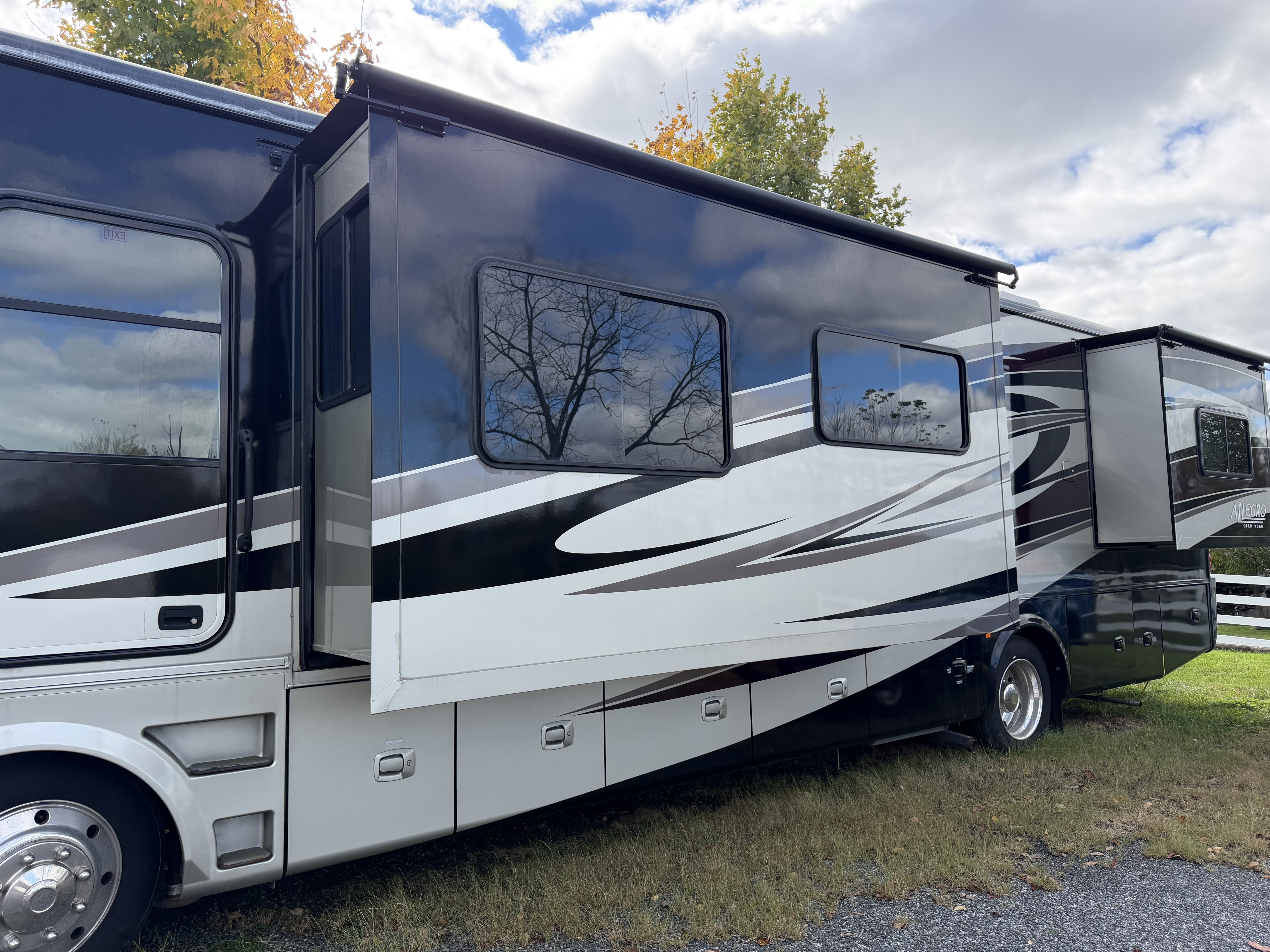 2011 Tiffin Motorhomes ALLEGRO OPEN ROAD 35QBA in flemington NJ