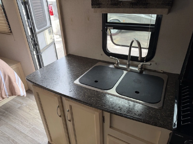 2019 WINNEBAGO MICRO MINNIE 2306BHS