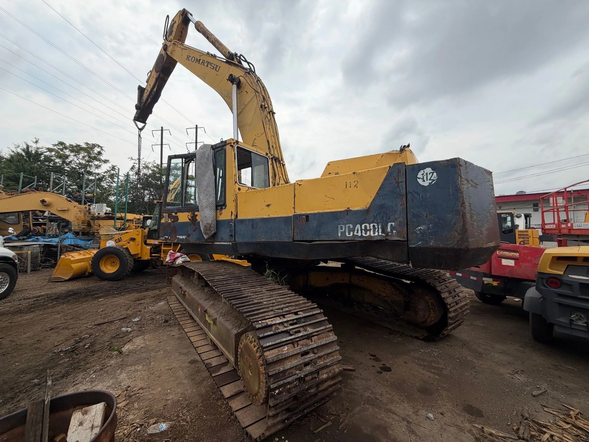 1987 KOMATSU PC400LC-3 in Newark, NJ