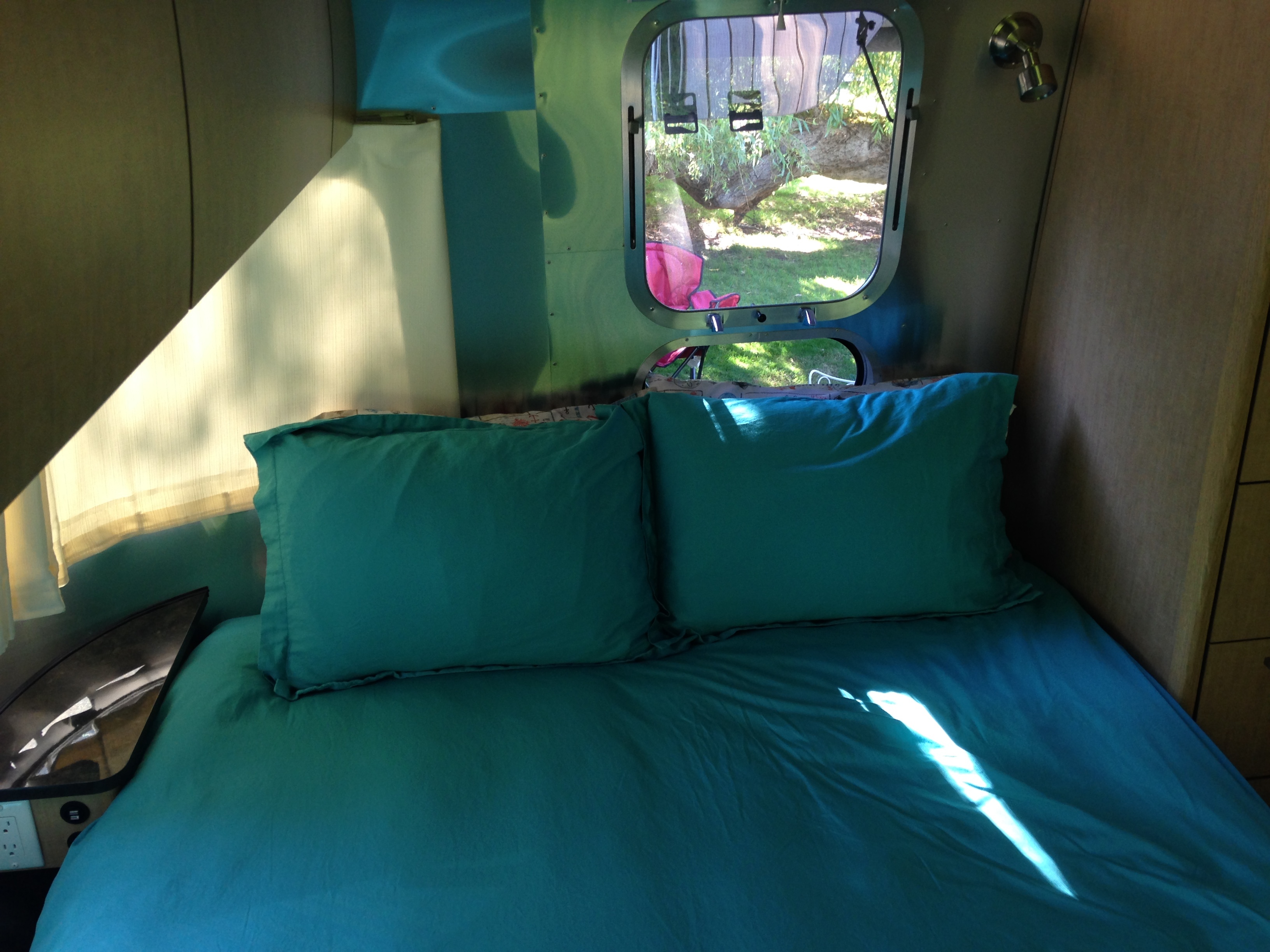 2015 Airstream FLYING CLOUD 25FB in langley WA