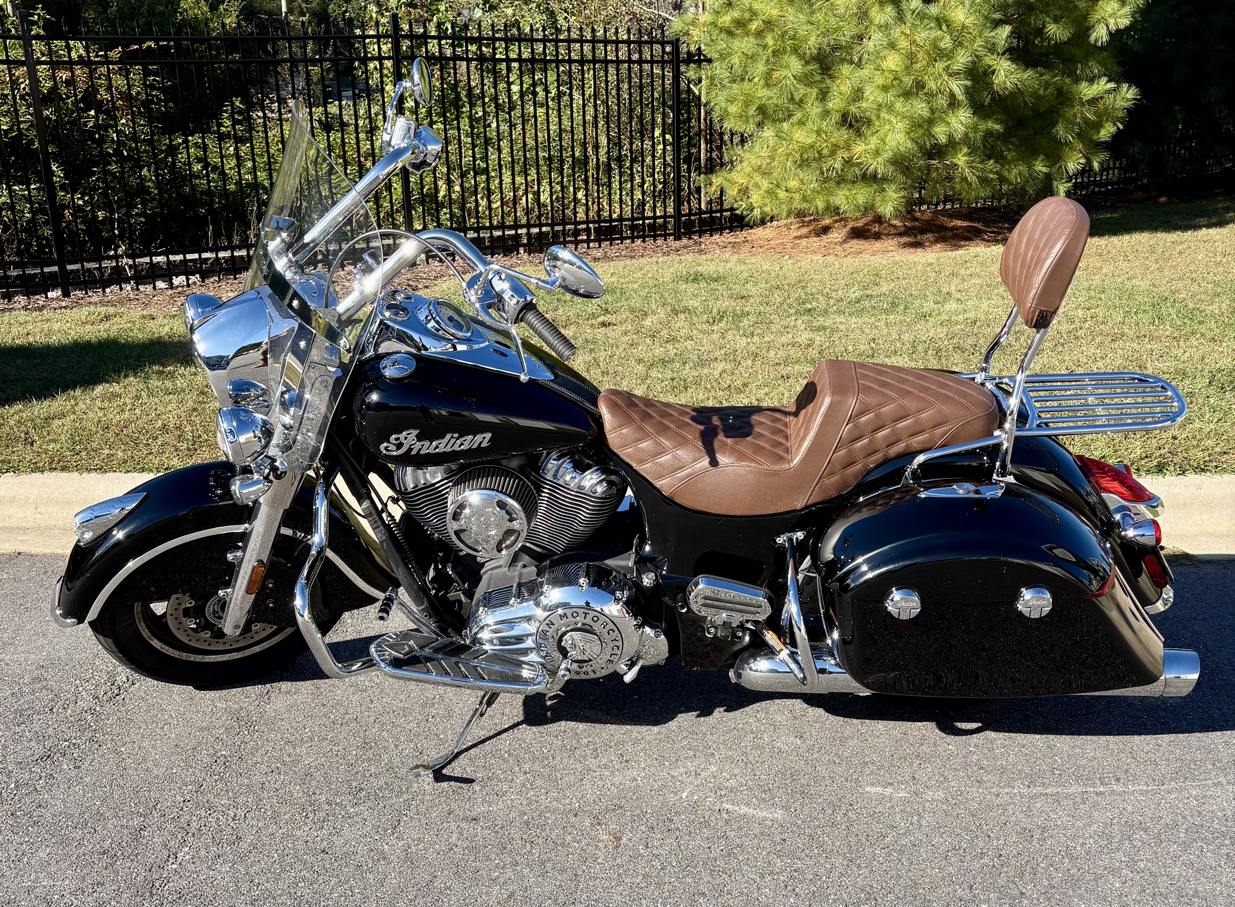 2017 Indian SPRINGFIELD BASE Cruiser motorcycle