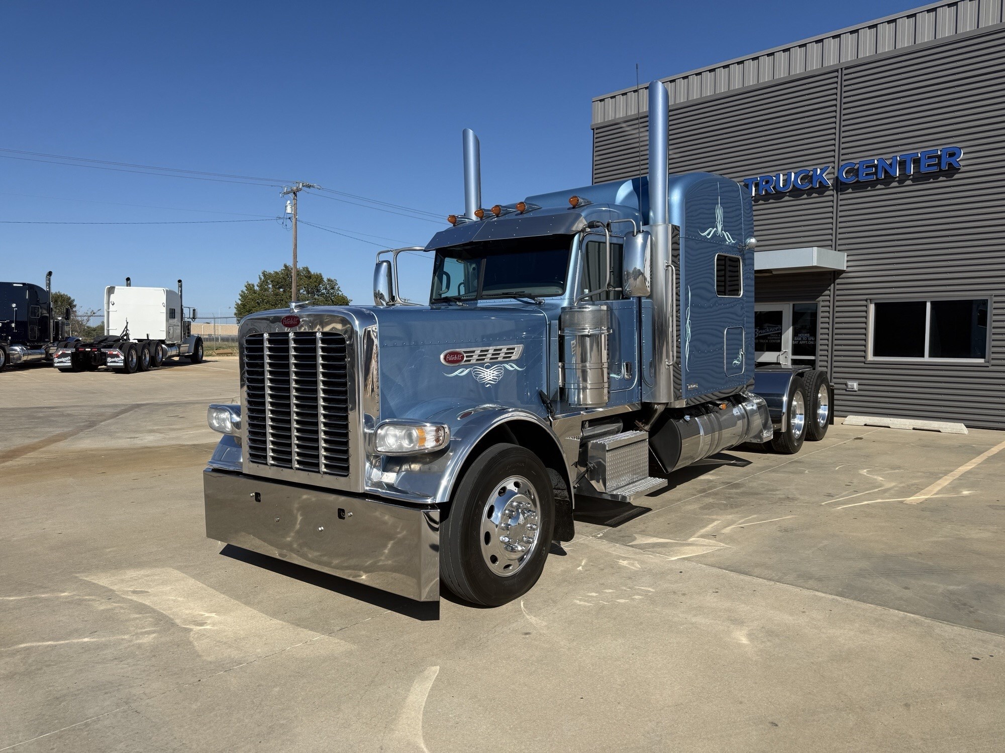 2022 PETERBILT 389 in Oklahoma City, OK
