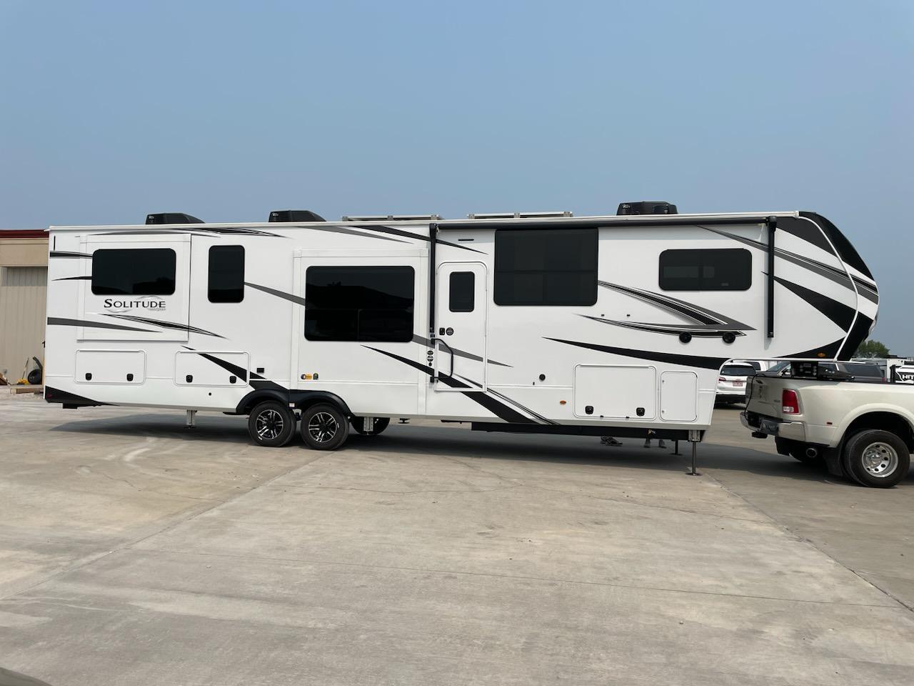 2023 Grand Design SOLITUDE 376RD / 376RD-R RV