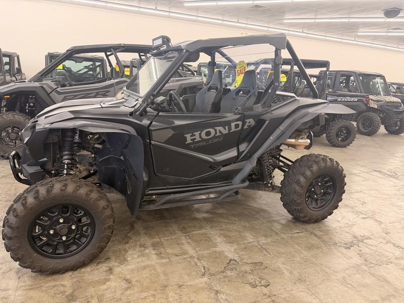 2022 Honda Talon 1000R Fox Live Valve in red wing MN