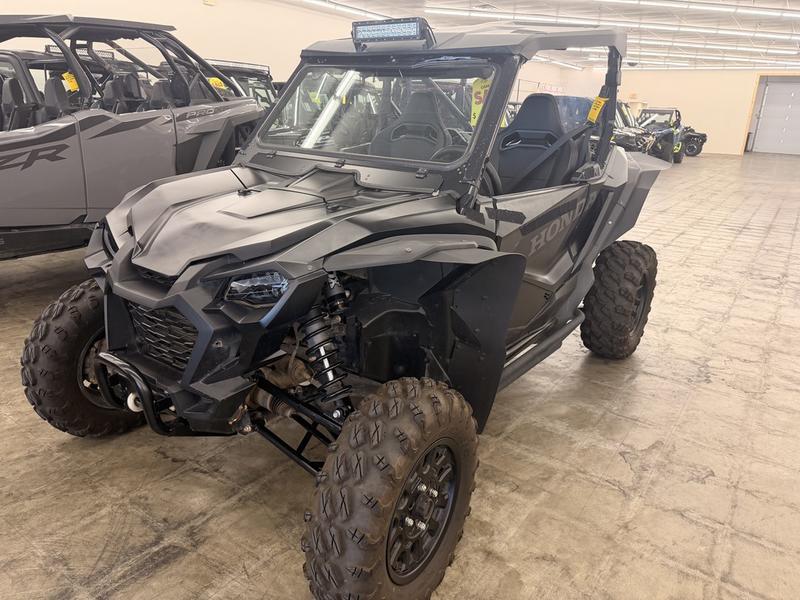 2022 Honda Talon 1000R Fox Live Valve in red wing MN