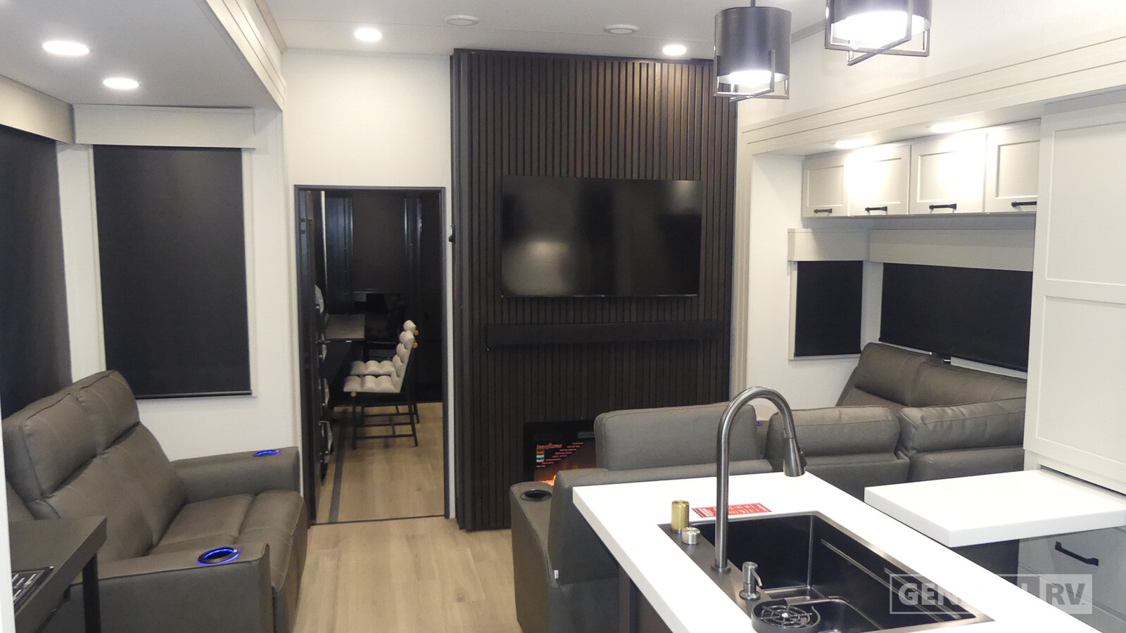 2026 Grand Design MOMENTUM 395MT in winter garden FL