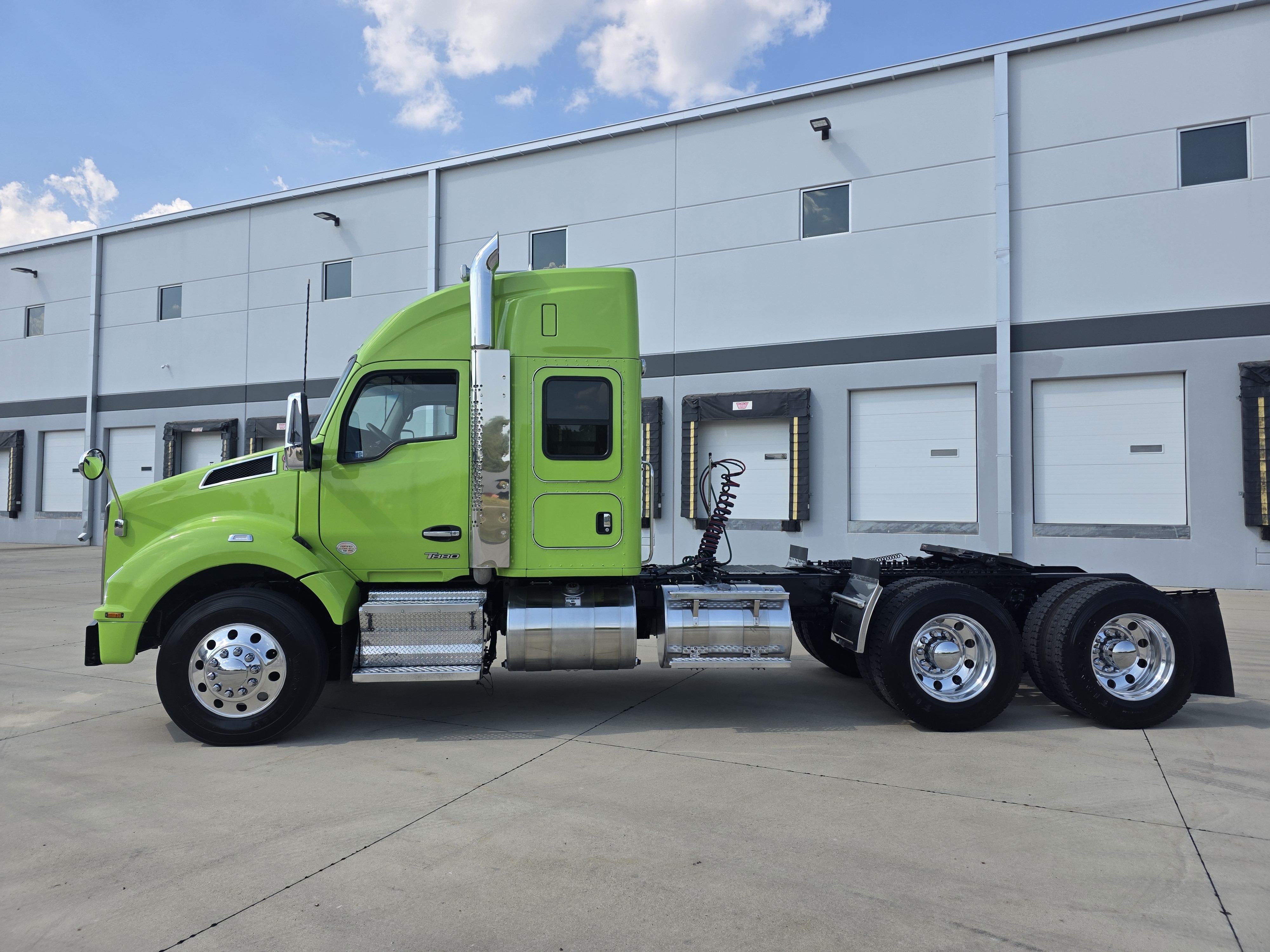 2022 KENWORTH T880 in Kansas City, MO