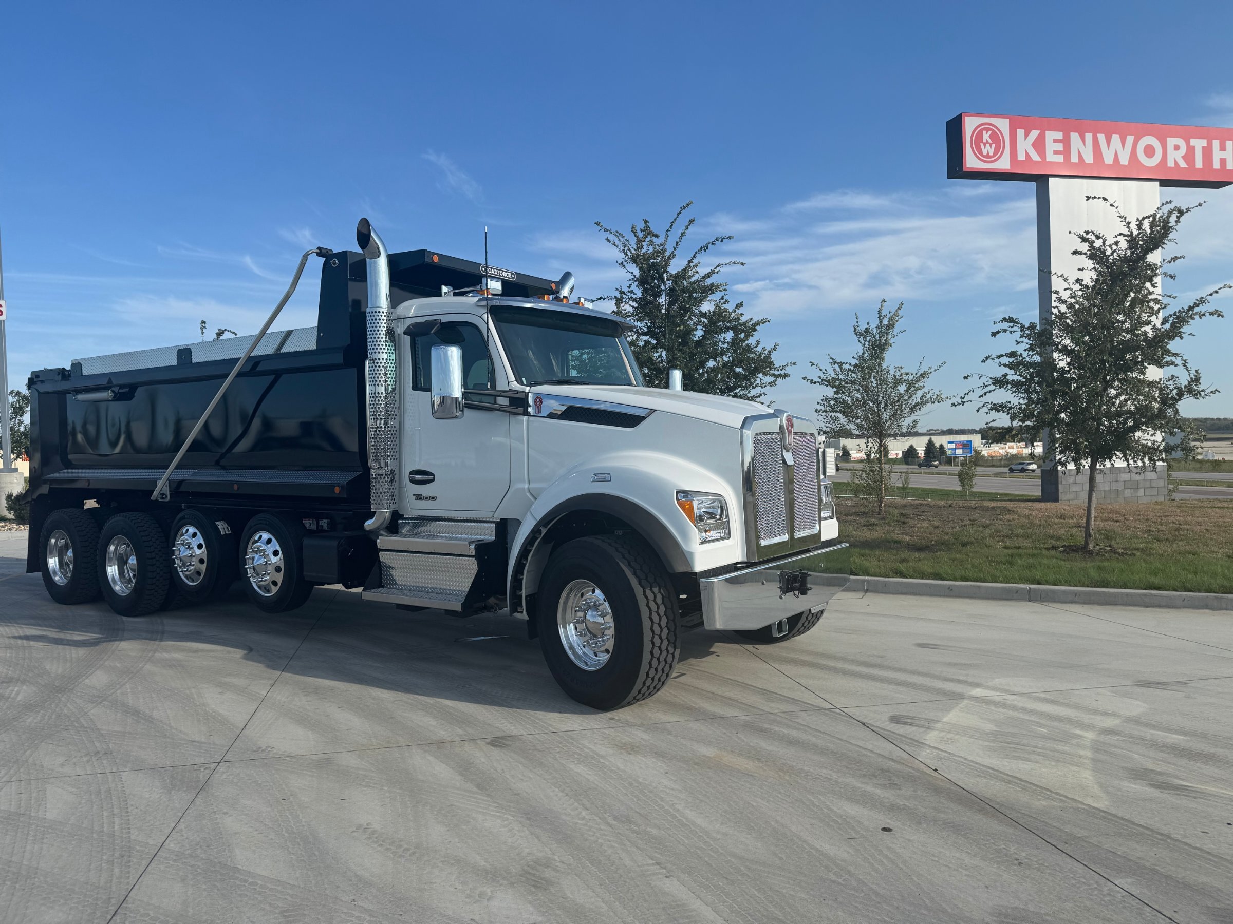 2027 KENWORTH T880S PH in Des Moines, IA
