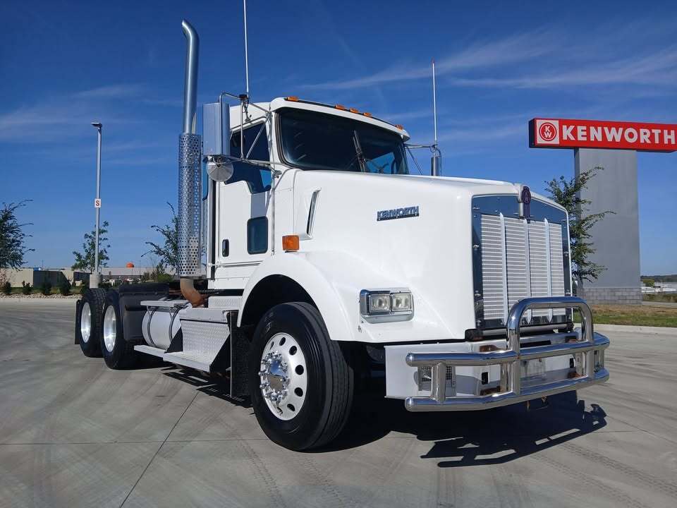 2018 KENWORTH T800 in Des Moines, IA
